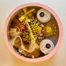 Load image into Gallery viewer, Flower Box