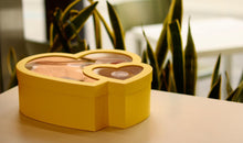 Carica l'immagine nel visualizzatore di Gallery, BOX Doppio Cuore Giallo
